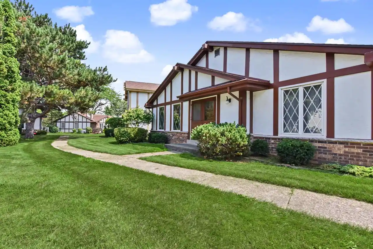 1st image of 5297 Somerset Lane S Lane S, Greenfield, WI 53221 | MLS# 1976774
