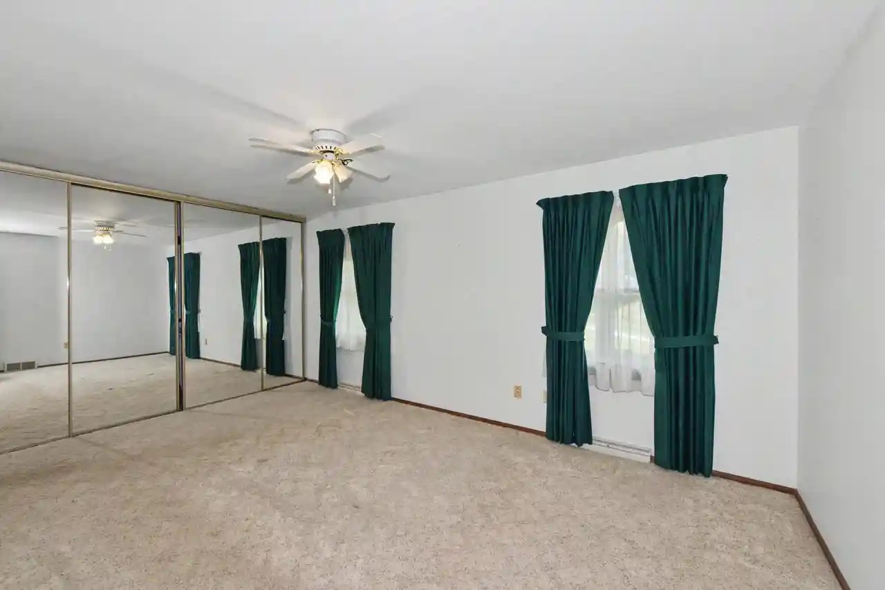3rd image of 5297 Somerset Lane S Lane S, Greenfield, WI 53221 | MLS# 1976774