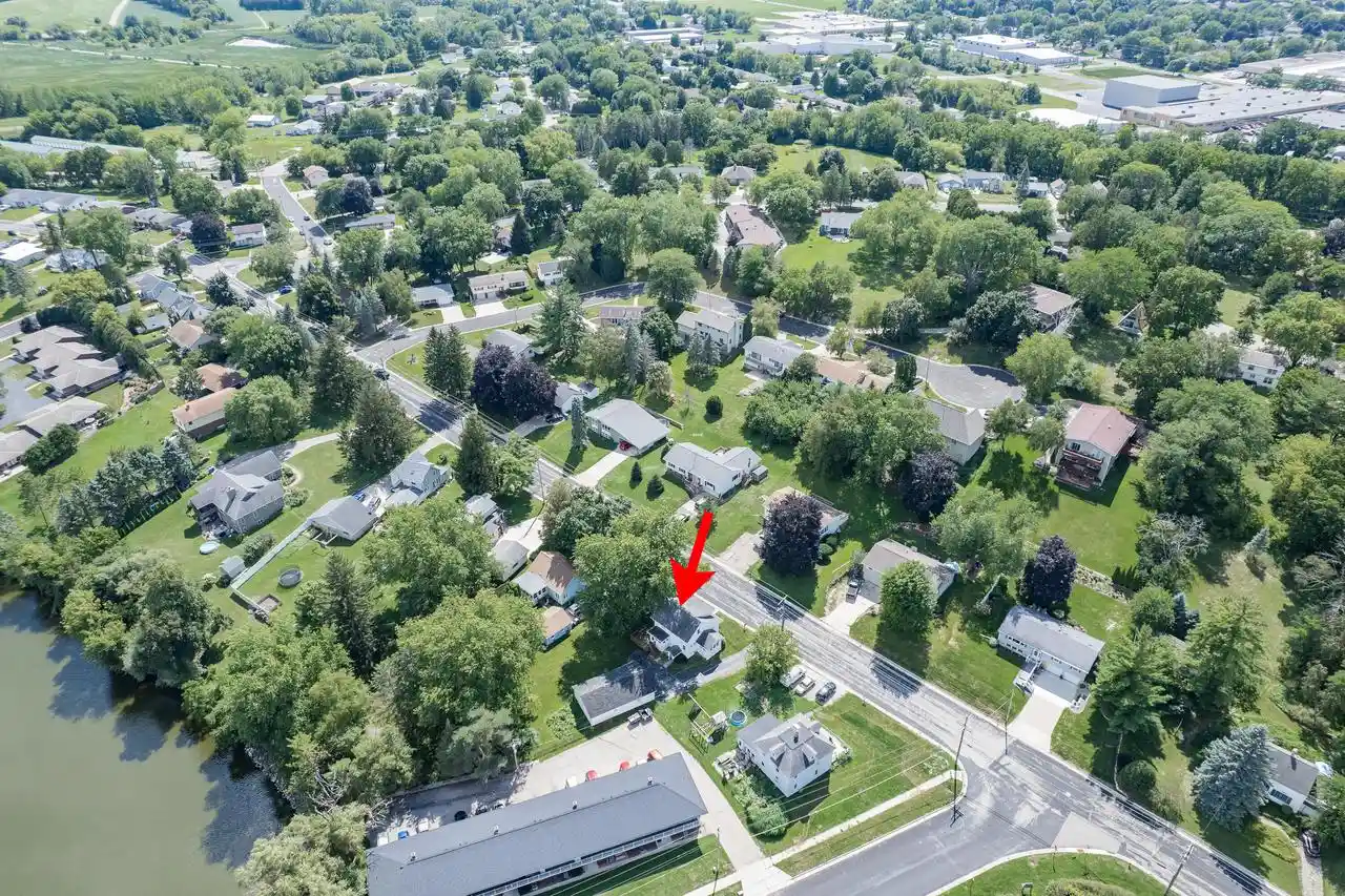 2nd image of 305 S Concord Avenue Avenue, Watertown, WI 53094 | MLS# 1976775