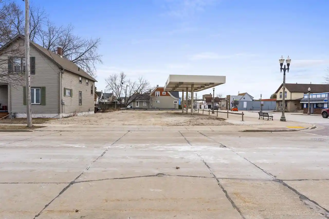 4th image of 2023 Washington Street Street, Two Rivers, WI 54241 | MLS# 1976804