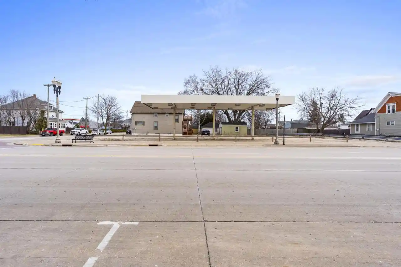 5th image of 2023 Washington Street Street, Two Rivers, WI 54241 | MLS# 1976804