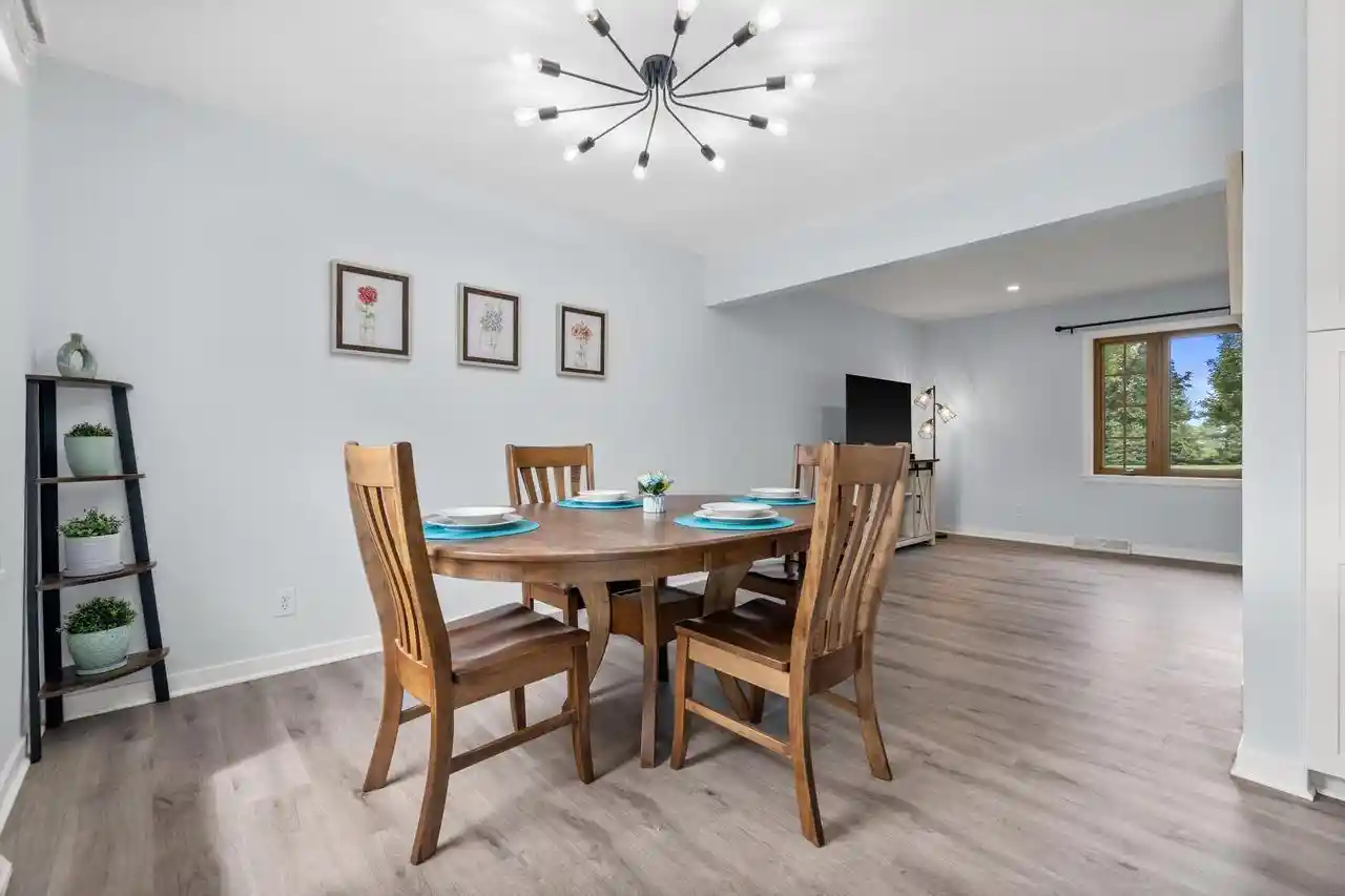 4th image of N113W13033 Crestview Dr Dr, Germantown, WI 53022 | MLS# 1976810