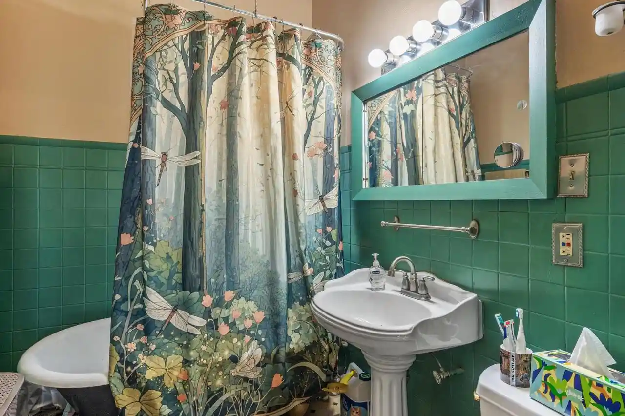 4th image of 2372 N Weil St St, Milwaukee, WI 53212