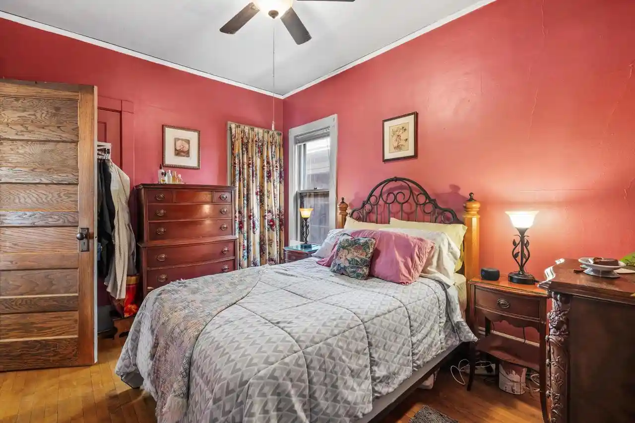 5th image of 2372 N Weil St St, Milwaukee, WI 53212