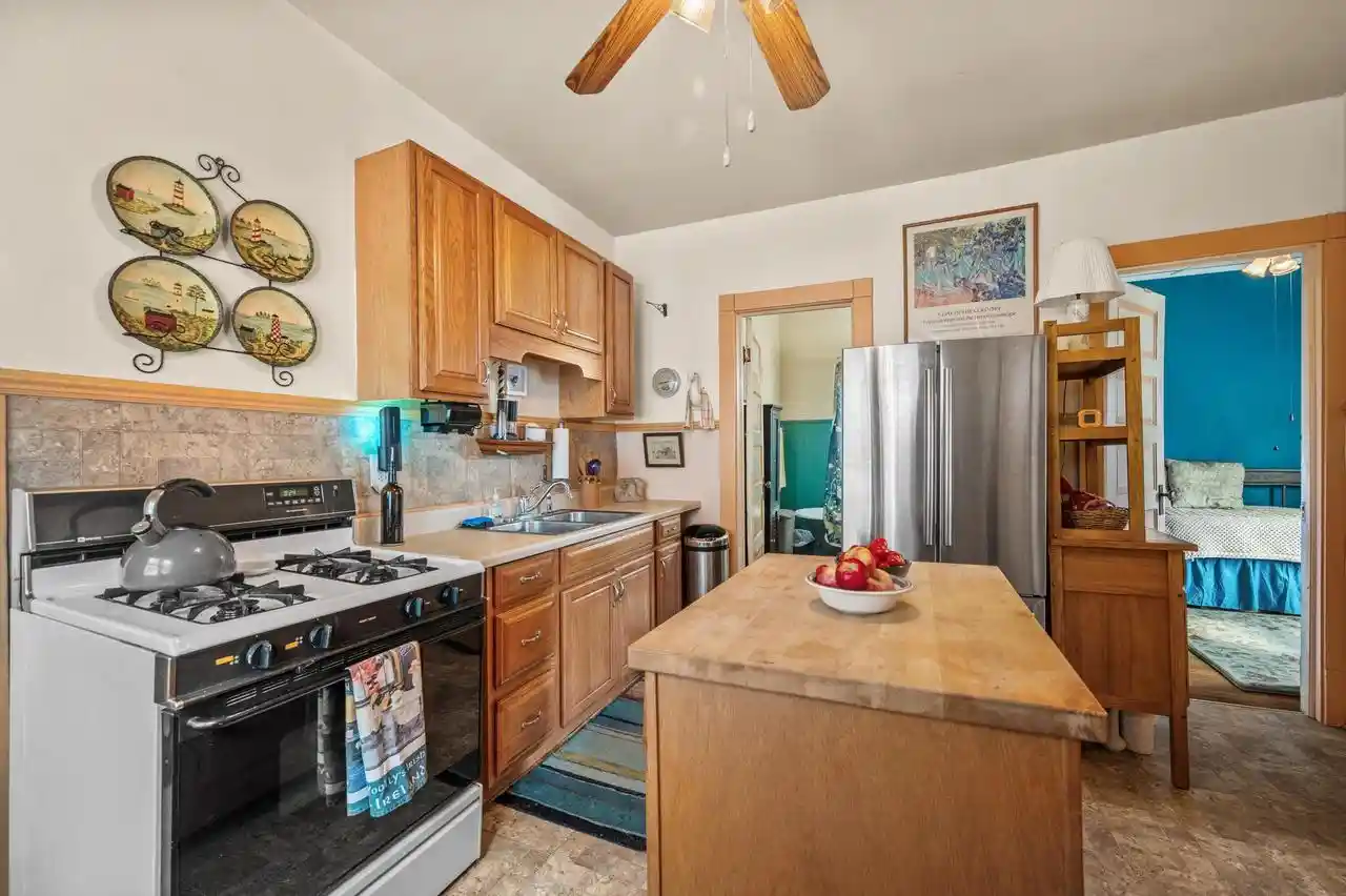 2nd image of 2372 N Weil St St, Milwaukee, WI 53212