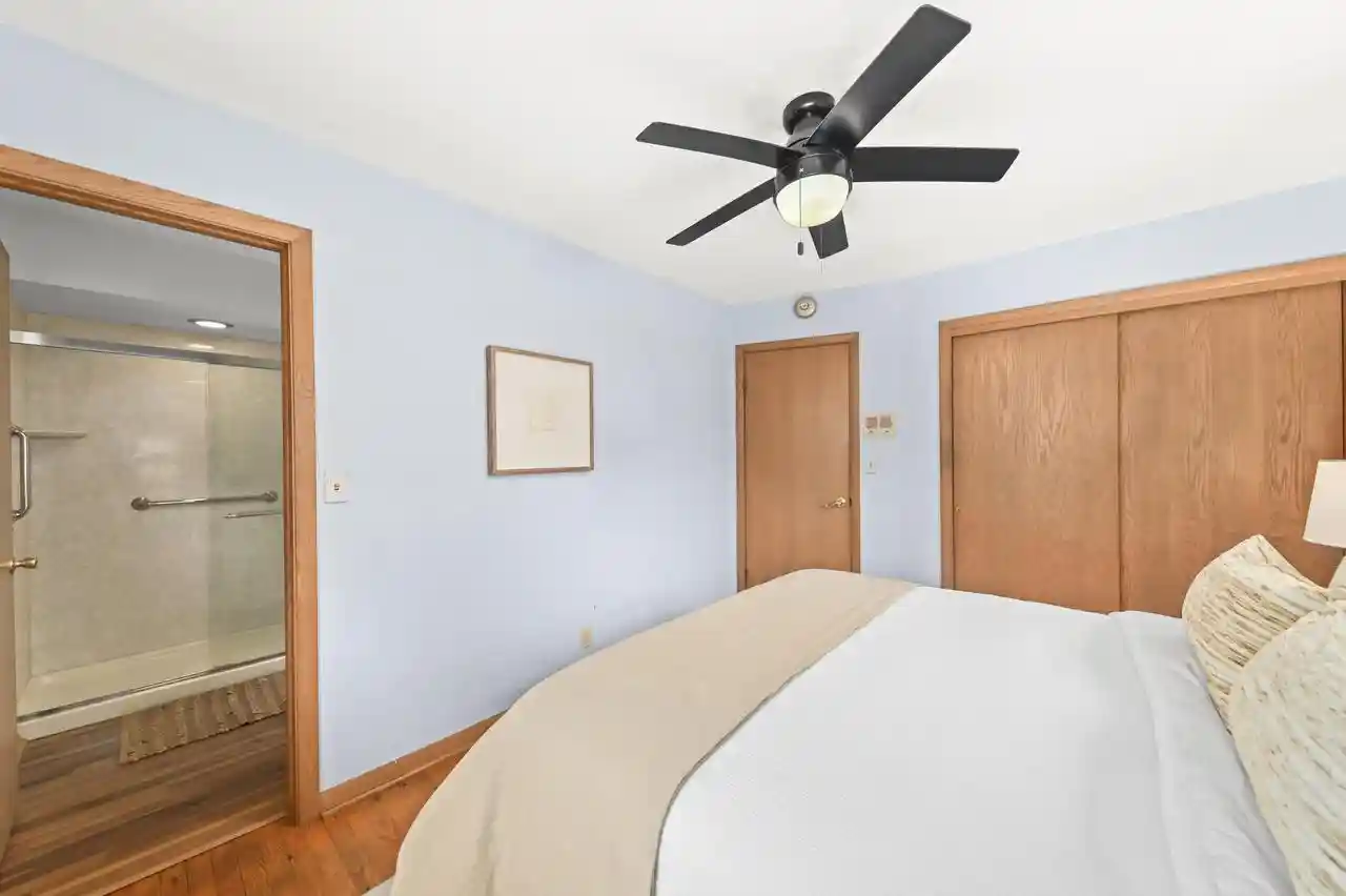 3rd image of 11707 W Oxford Pl Pl, Milwaukee, WI 53226 | MLS# 1976825