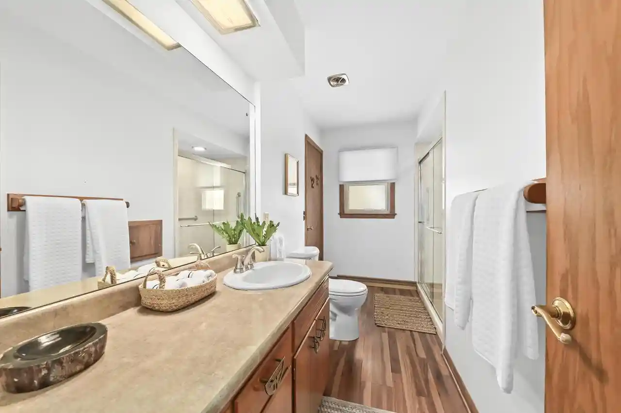 4th image of 11707 W Oxford Pl Pl, Milwaukee, WI 53226 | MLS# 1976825