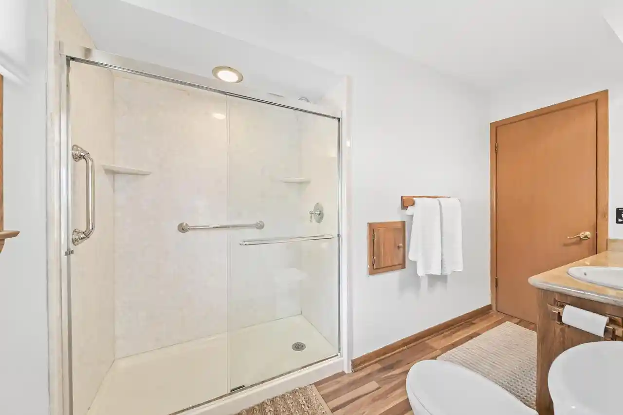 5th image of 11707 W Oxford Pl Pl, Milwaukee, WI 53226 | MLS# 1976825