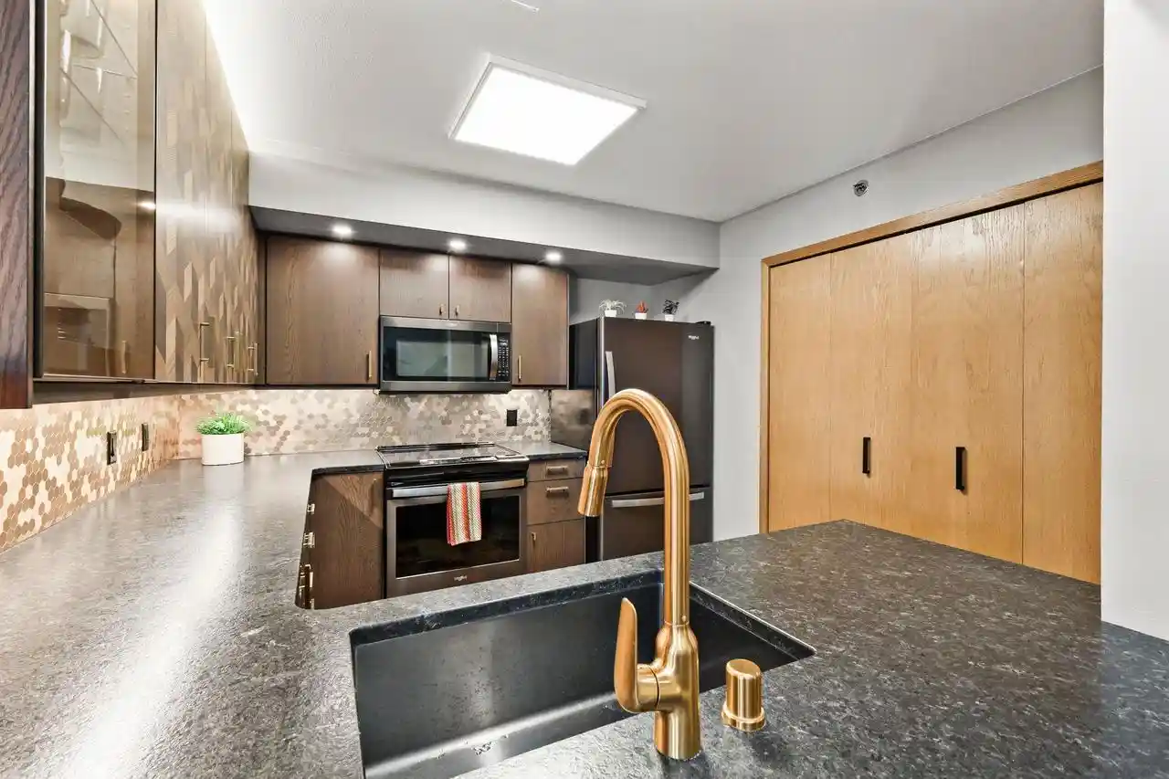 Listing Photo 4 - Condo for sale in building located at 301 Harbour Town Dr, Madison, WI 53717 - Unit #431