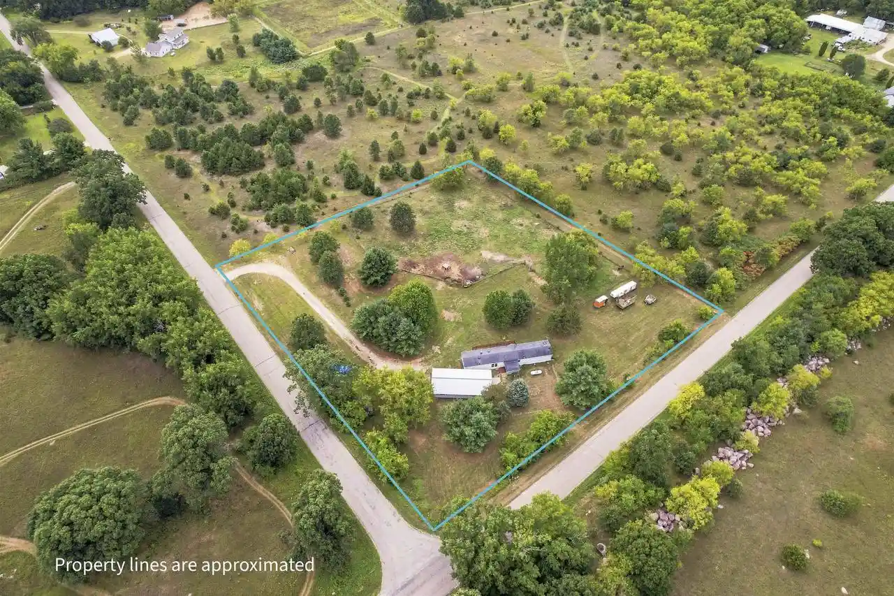 3rd image of N485 East Road Road, Waupaca, WI 54981 | MLS# 22604048