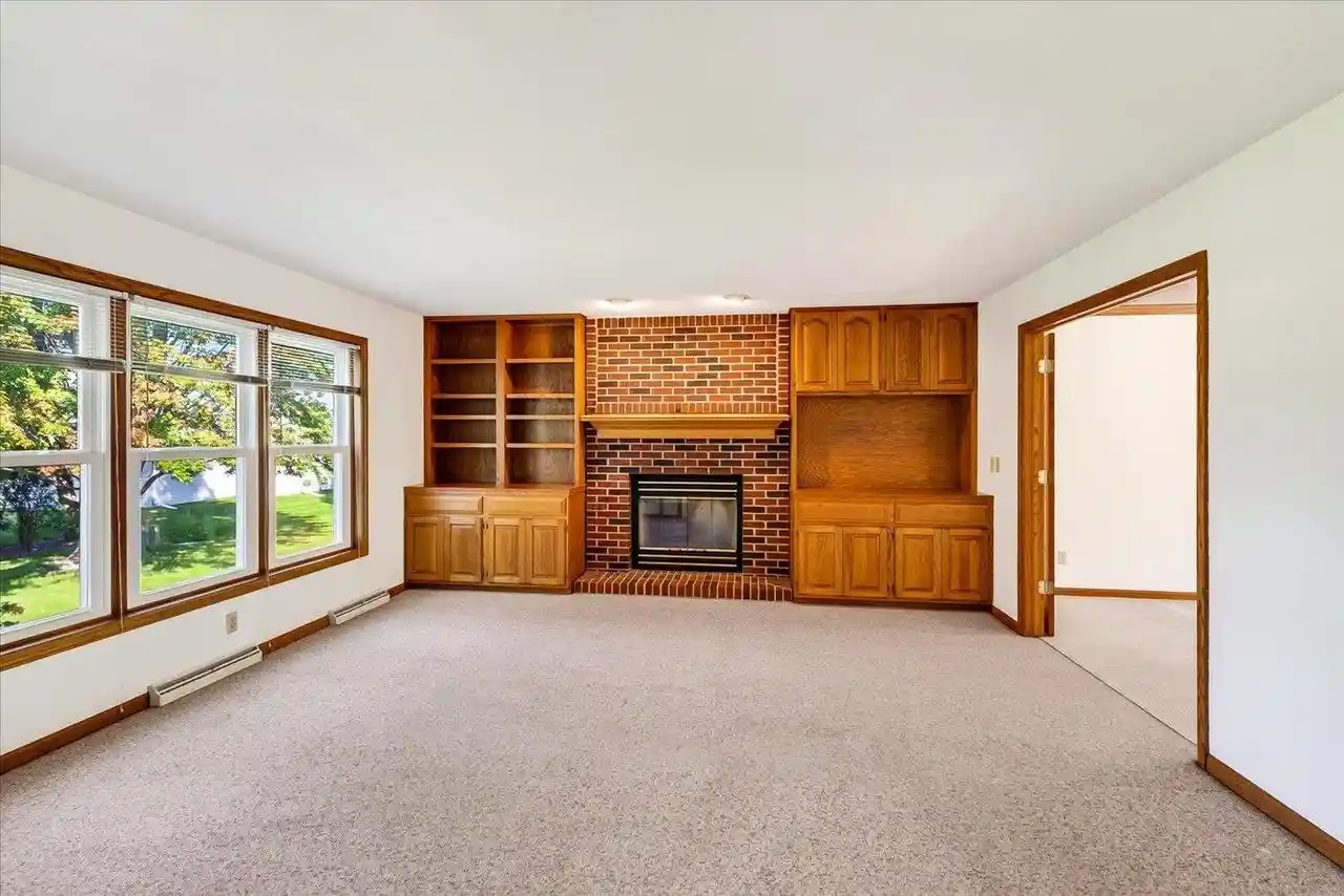 Photo 3 of Single family home for sale at 858 Chalfont Dr Dr, Sun Prairie, WI 53590 | MLS# 2030873 | Listing updated on 2026-08-31