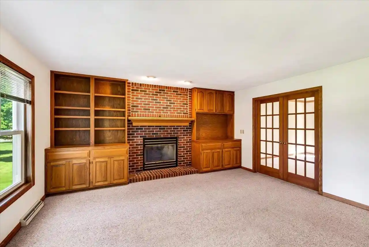 Photo 4 of Single family home for sale at 858 Chalfont Dr Dr, Sun Prairie, WI 53590 | MLS# 2030873 | Listing updated on 2026-08-31