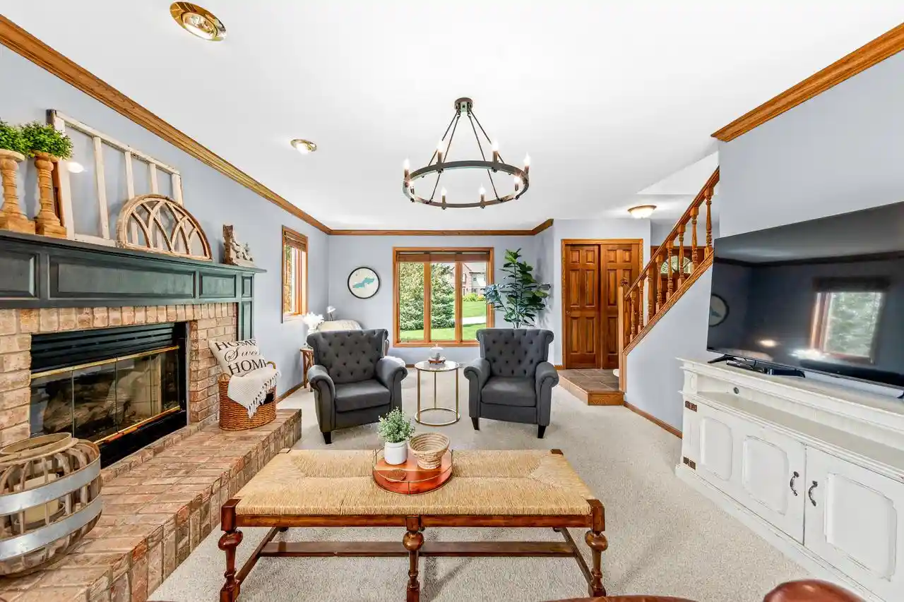3rd image of W237N3390 Five Fields Road Road, Pewaukee, WI 53072 | MLS# 1976852