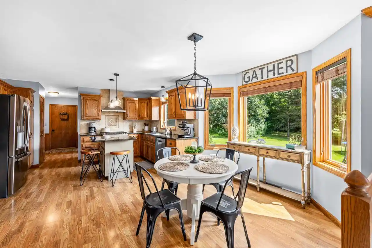 5th image of W237N3390 Five Fields Road Road, Pewaukee, WI 53072 | MLS# 1976852