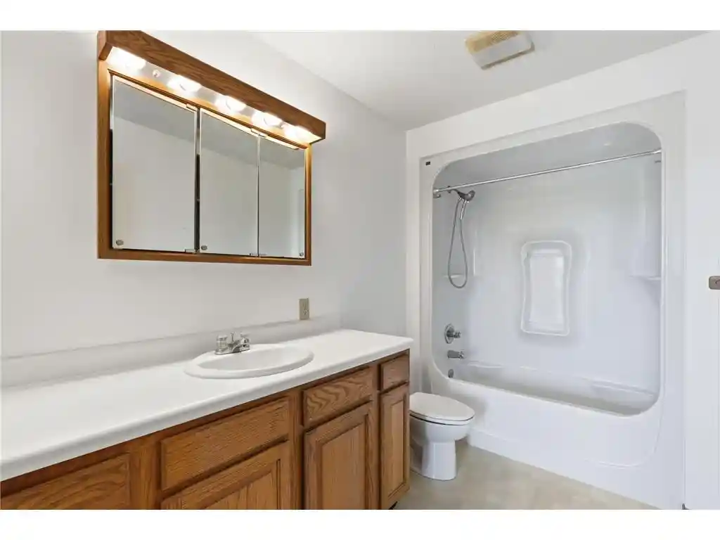 Photo 4 of Single family home for sale at 206 County Road Jj, River Falls, WI 54022 | MLS# 7128676 | Listing updated on 2026-10-03