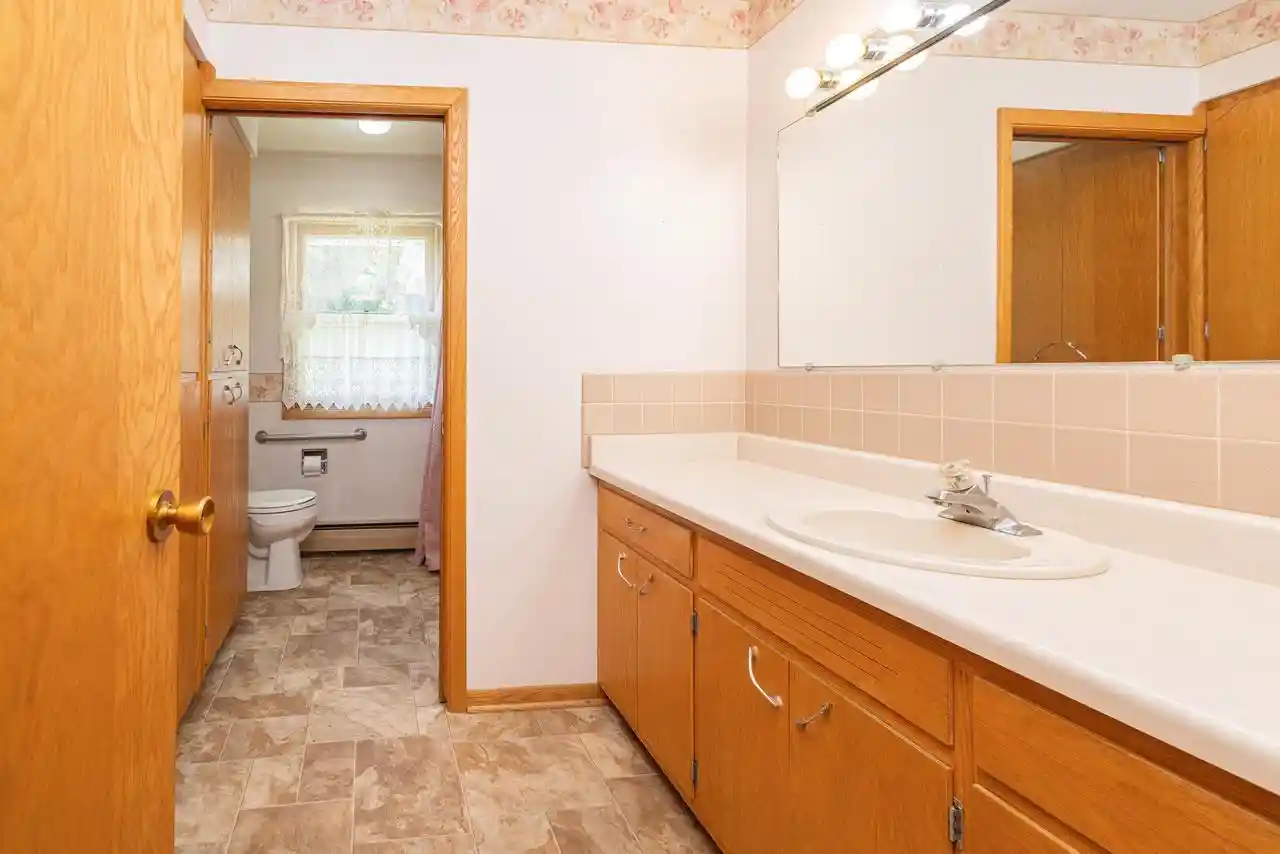5th image of 204 E Pleasant Street Street, South Wayne, WI 53587 | MLS# 2030885