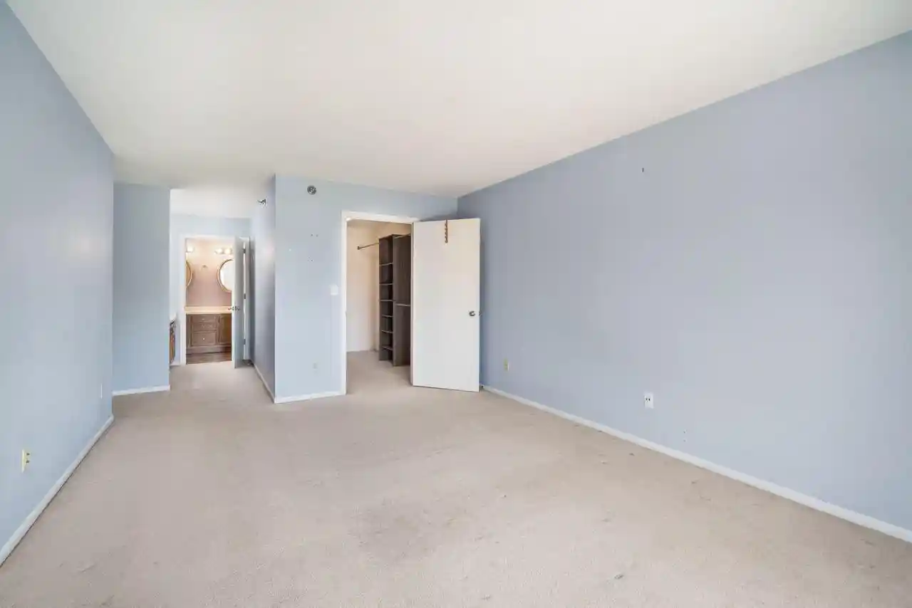 4th image of 3651 E Barbara Ct Ct, Oak Creek, WI 53154