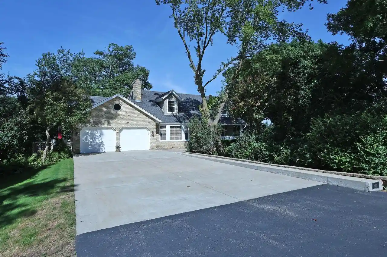 1st image of 10818 86th Pl Pl, Kenosha, WI 53158 | MLS# 1976878