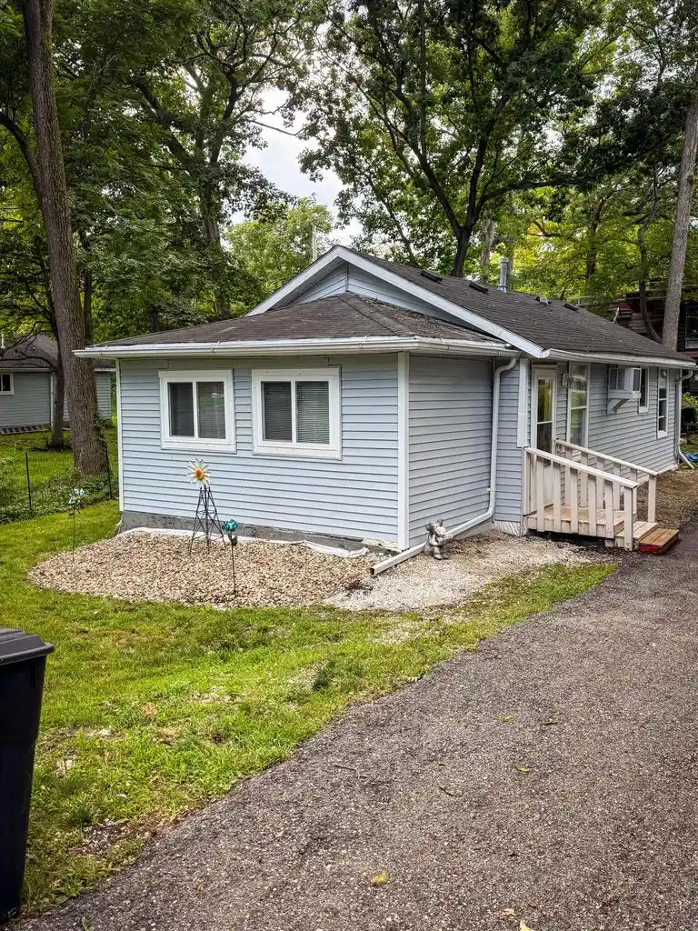 1st image of 2908 Circle Dr Dr, Burlington, WI 53105 | MLS# 1976880
