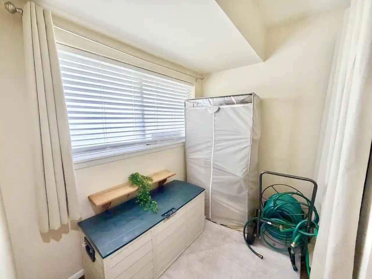 3rd image of 1619 Dover Dr Dr, Waukesha, WI 53186