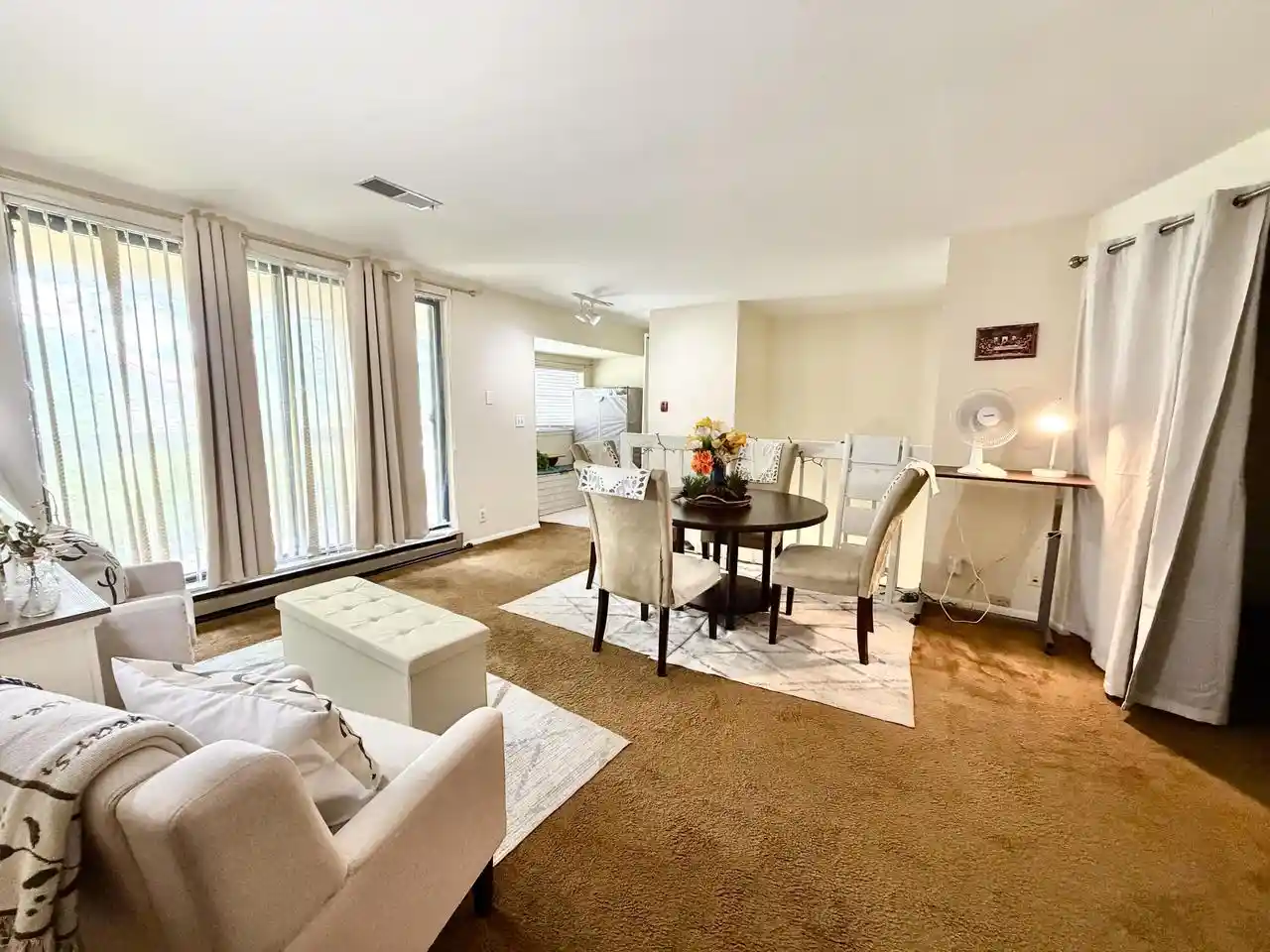 5th image of 1619 Dover Dr Dr, Waukesha, WI 53186