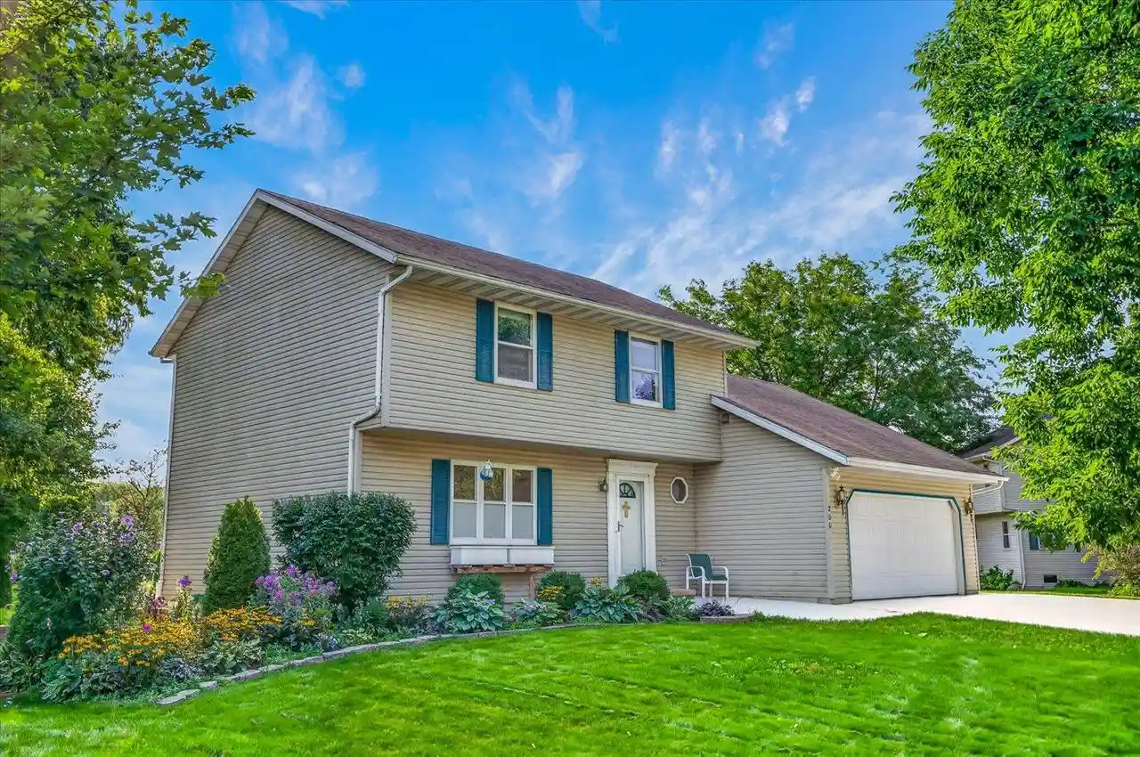 Photo 1 of Single family home for sale at 200 Dentaria Dr Dr, Cottage Grove, WI 53527 | MLS# 2030892 | Listing updated on 2026-09-10
