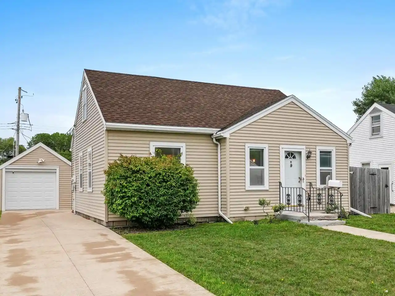1st image of 419 S 30th Street Street, Manitowoc, WI 54220 | MLS# 1976902