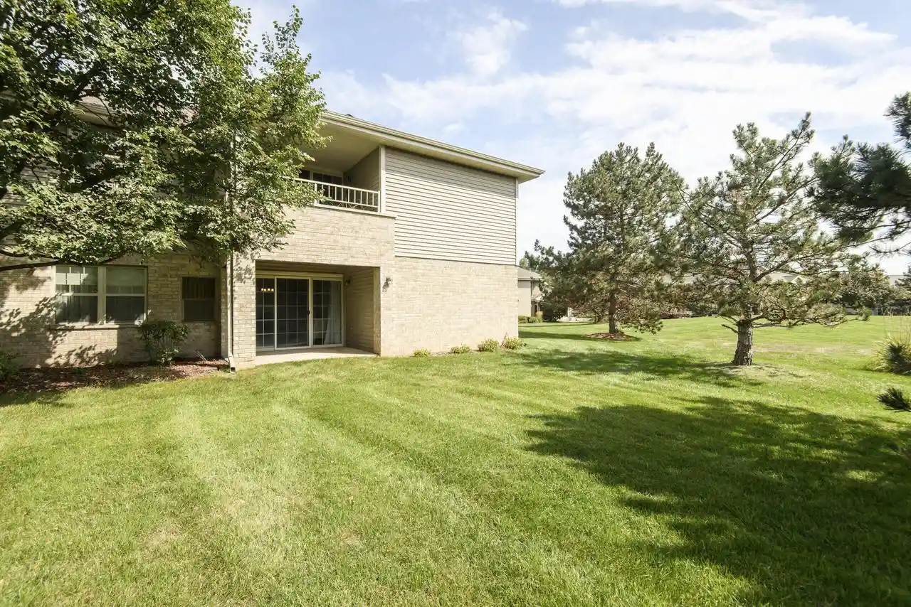 5th image of 18730 Emerald Cir Cir, Brookfield, WI 53045