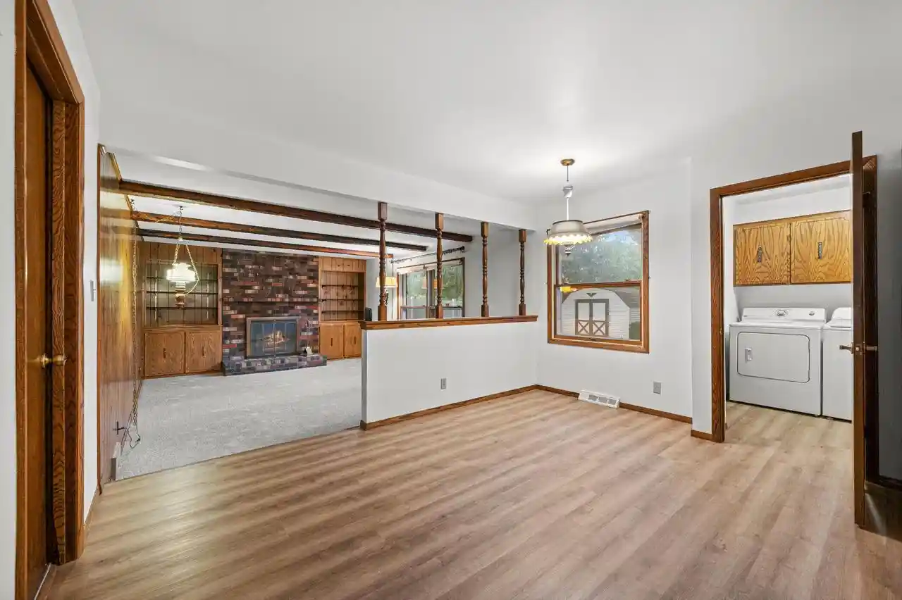 4th image of W164N10543 Timberline Court Court, Germantown, WI 53022 | MLS# 1976912