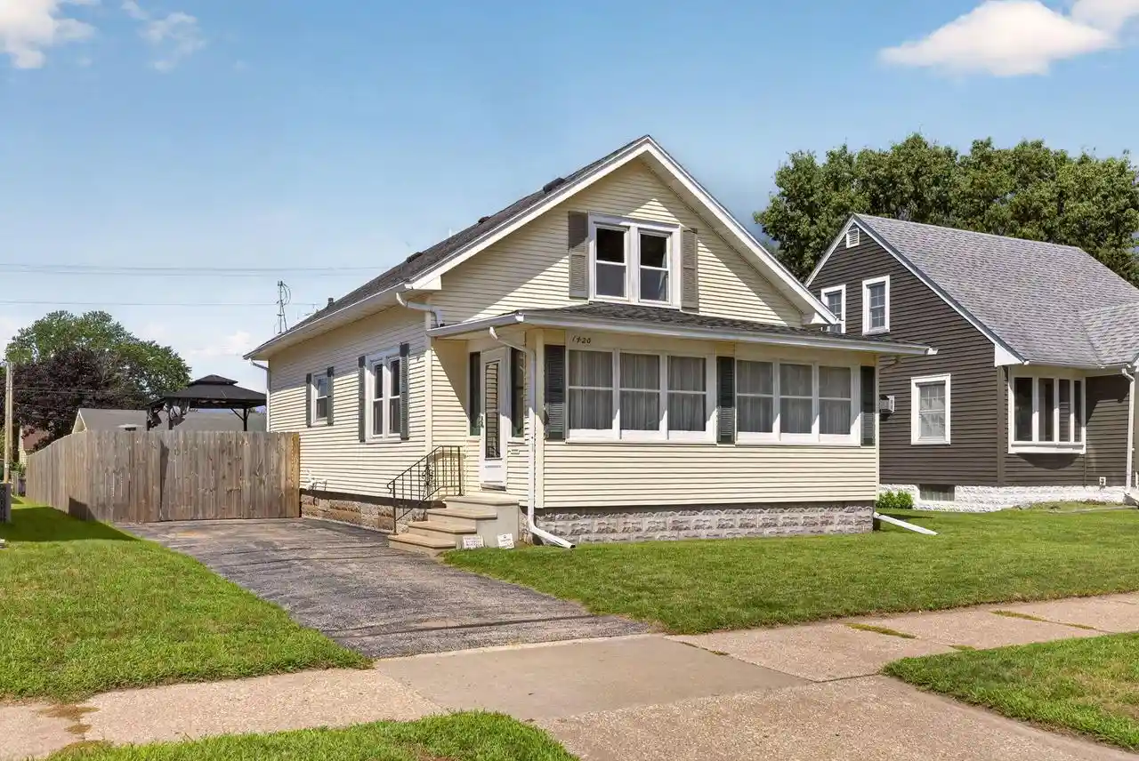 1st image of 1420 19th Street S Street S, La Crosse, WI 54601 | MLS# 1976928