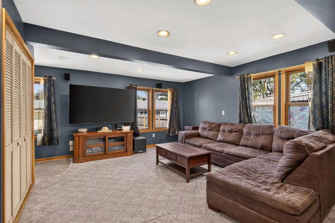 Photo 3 of Sale Pending at 1420 19th Street S Street S, La Crosse, WI 54601 | MLS# 1976928 | Listing updated on 2026-08-29
