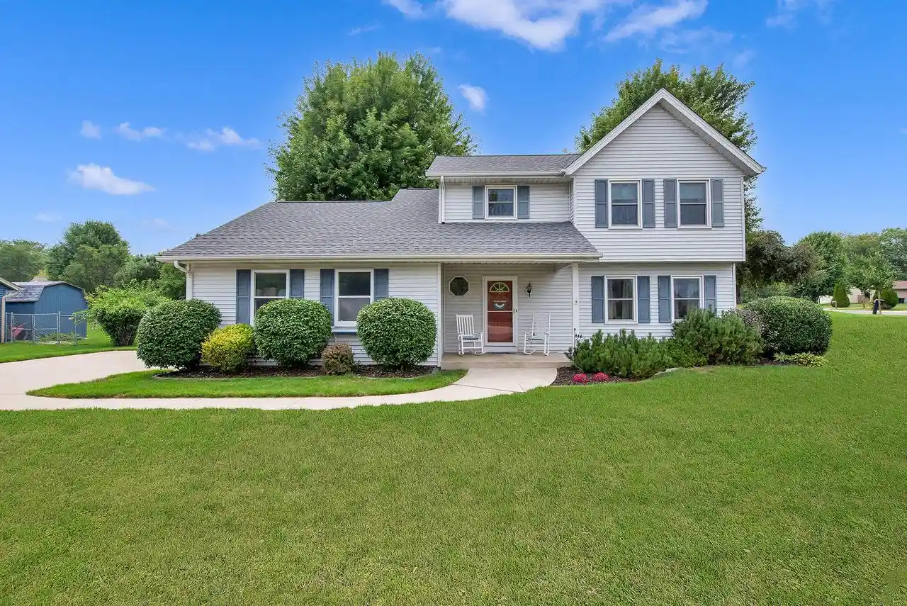 1st image of 7941 S Cecily Dr Dr, Oak Creek, WI 53154 | MLS# 1976941