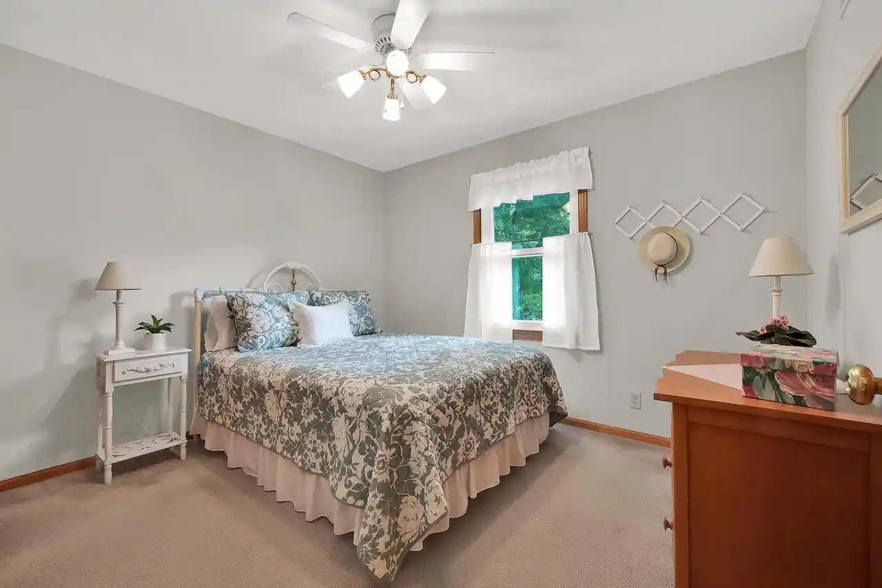3rd image of 7941 S Cecily Dr Dr, Oak Creek, WI 53154 | MLS# 1976941