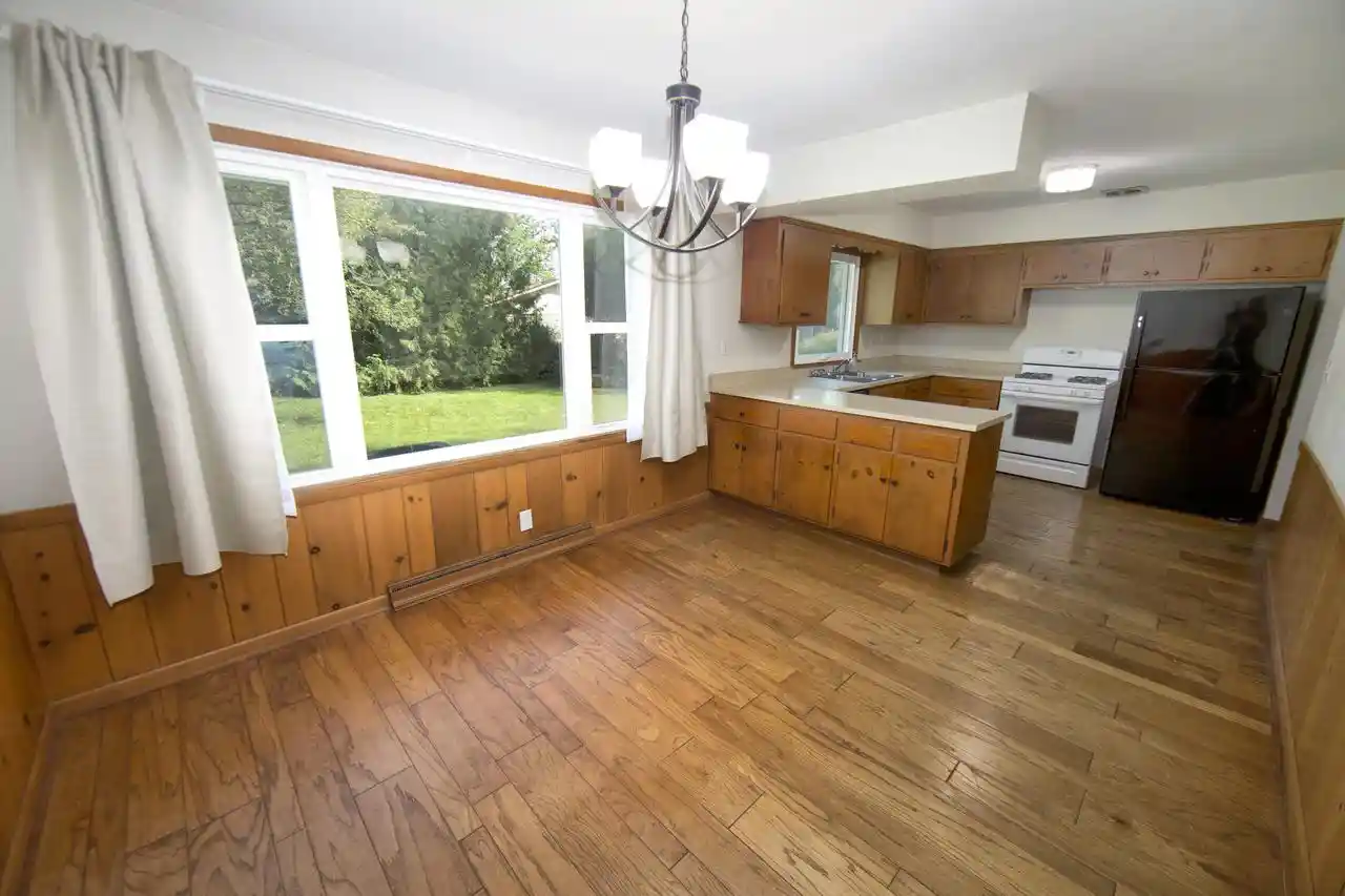 3rd image of 11800 Timberline Lane Lane, Hales Corners, WI 53130 | MLS# 1976945