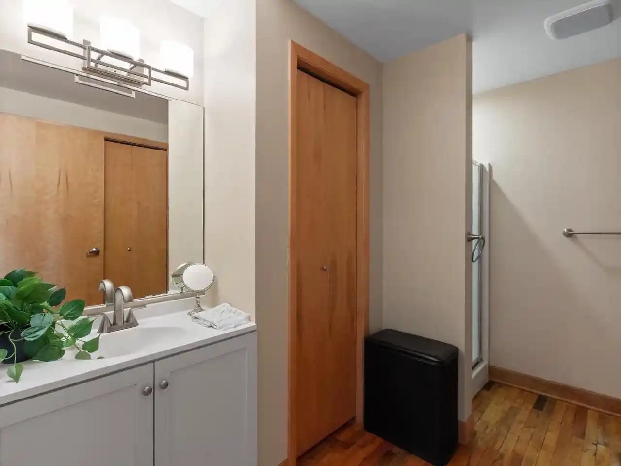 3rd image of 730 N Plankinton Ave Ave, Milwaukee, WI 53203