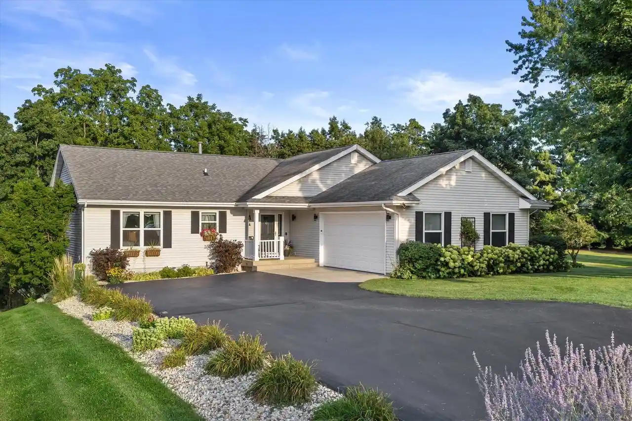 Photo 1 of Single family home for sale at 8601 221st Avenue Avenue, Salem, WI 53168 | MLS# 1976954 | Listing updated on 2026-09-01