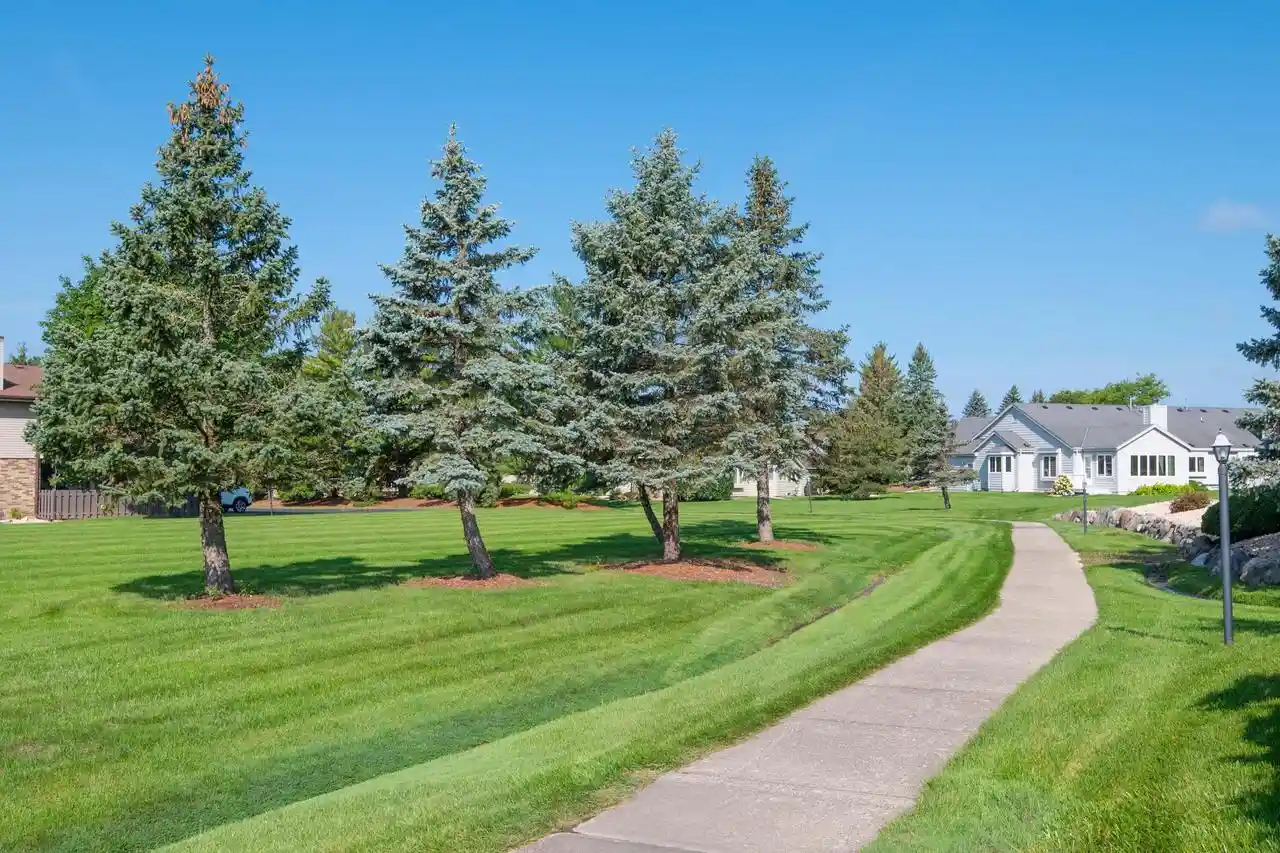 2nd image of W177n9765 Riversbend Circle E Circle E, Germantown, WI 53022 | MLS# 1976962