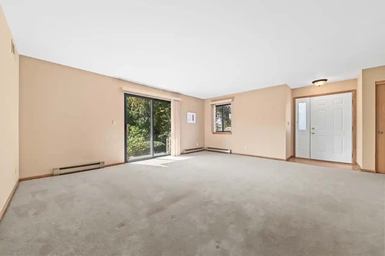 4th image of W177N9765 Riversbend Circle E Circle E, Germantown, WI 53022 | MLS# 1976962