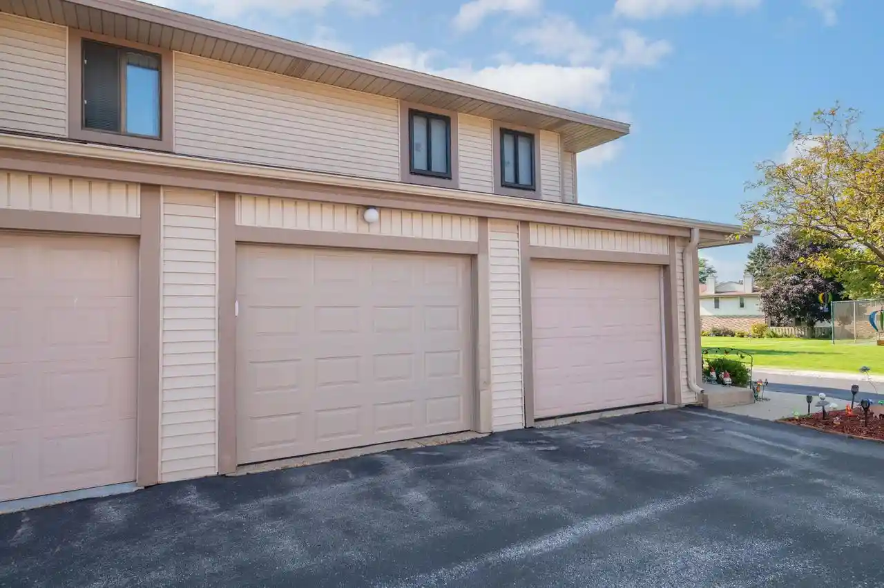 35th image of W177n9765 Riversbend Circle E Circle E, Germantown, WI 53022 | MLS# 1976962