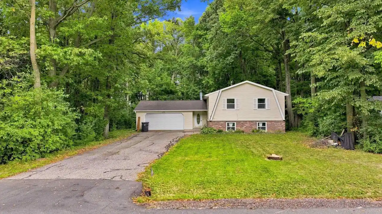 image of 1007 W Kalsched Street Street, Marshfield, WI 54449 | MLS# 22604059