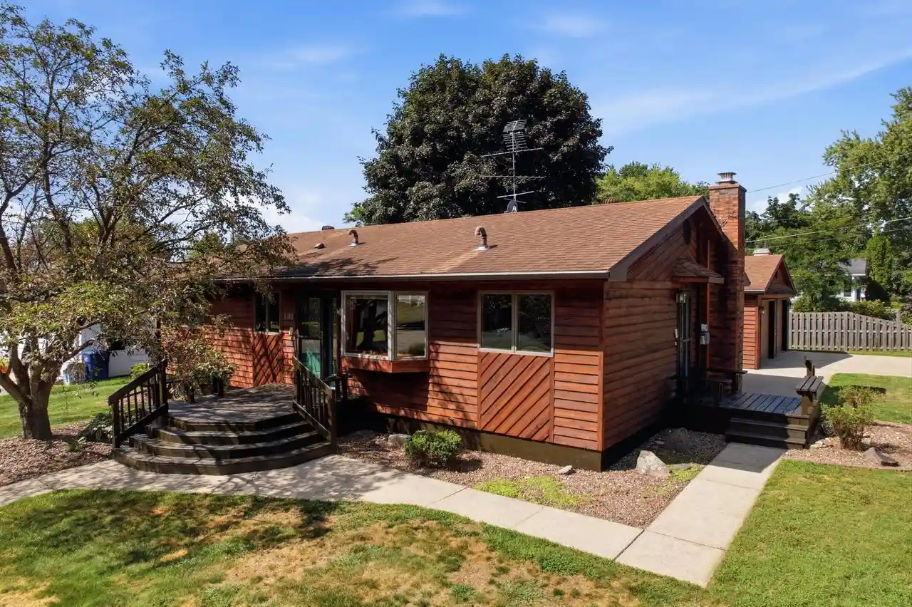 1st image of 910 Charles Dr Dr, Sparta, WI 54656 | MLS# 1976970