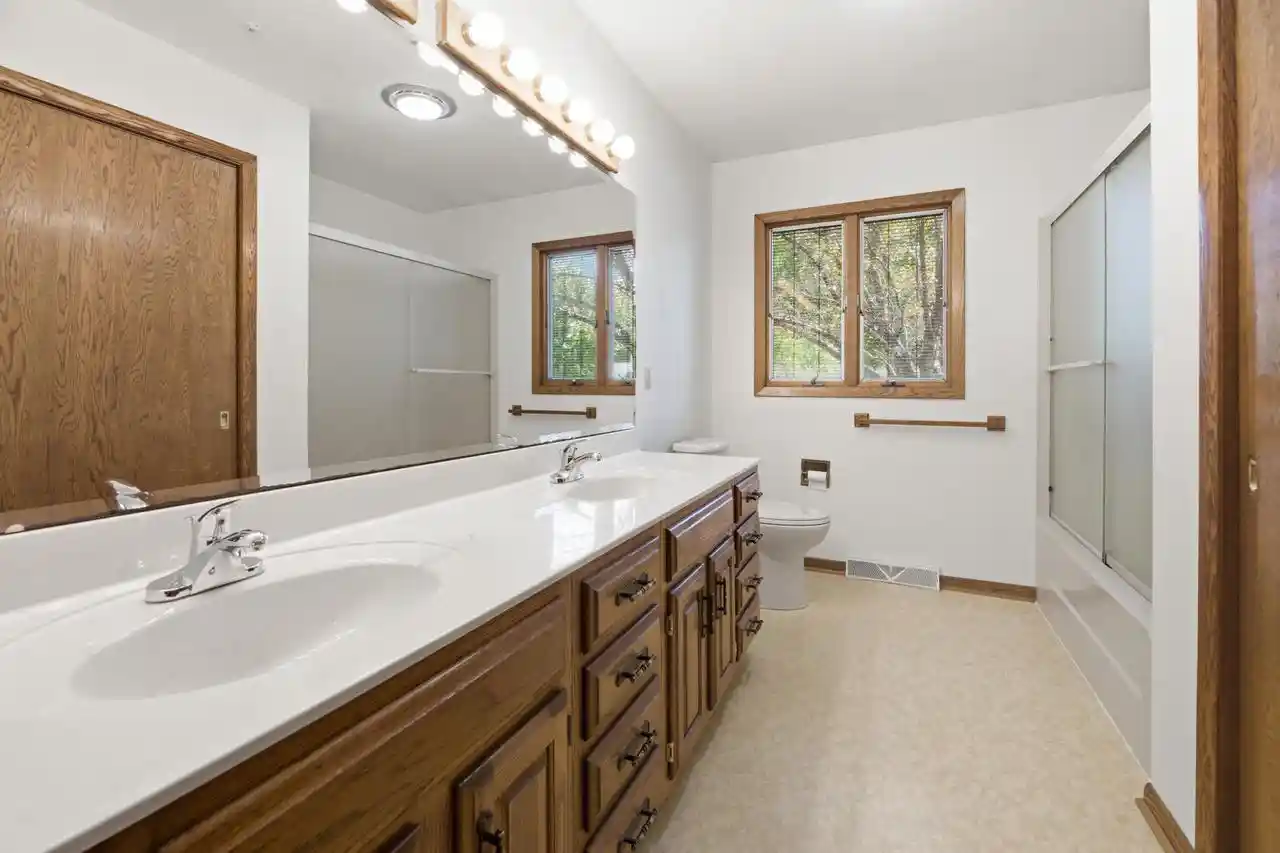 3rd image of 910 Charles Dr Dr, Sparta, WI 54656 | MLS# 1976970