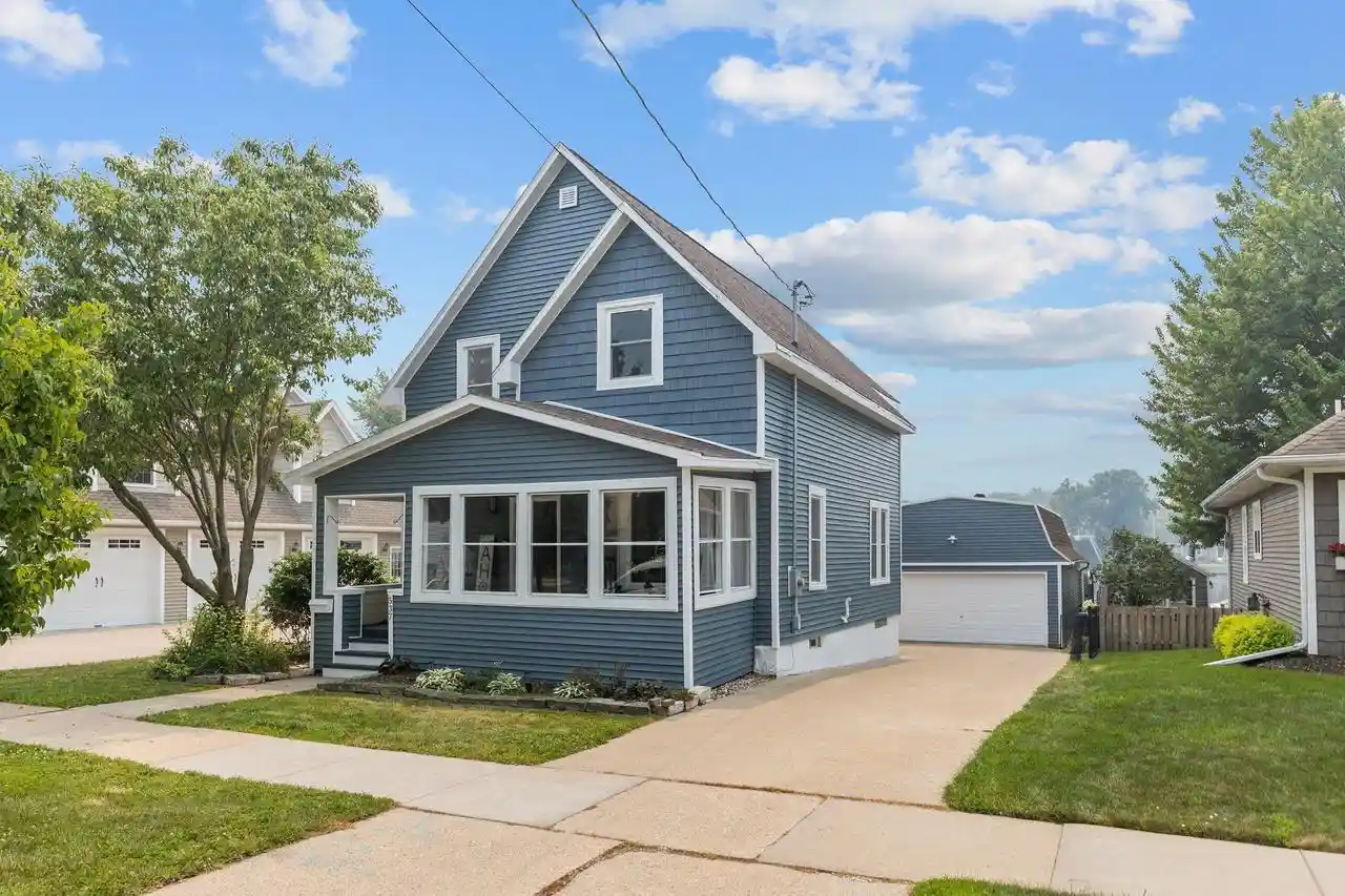 Photo 1 of Single family home for sale at 537 Broad Street Street, Menasha, WI 54952 | MLS# 50331256 | Listing updated on 2026-09-18