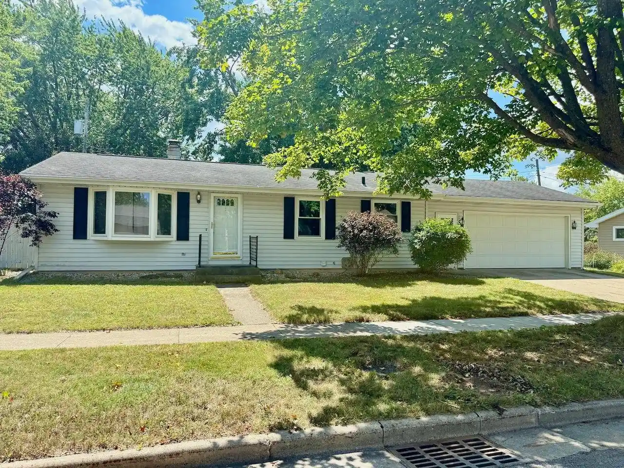 Photo 1 of Single family home for sale at 1135 W Marquette Street Street, Appleton, WI 54914 | MLS# 50331271 | Listing updated on 2026-08-27