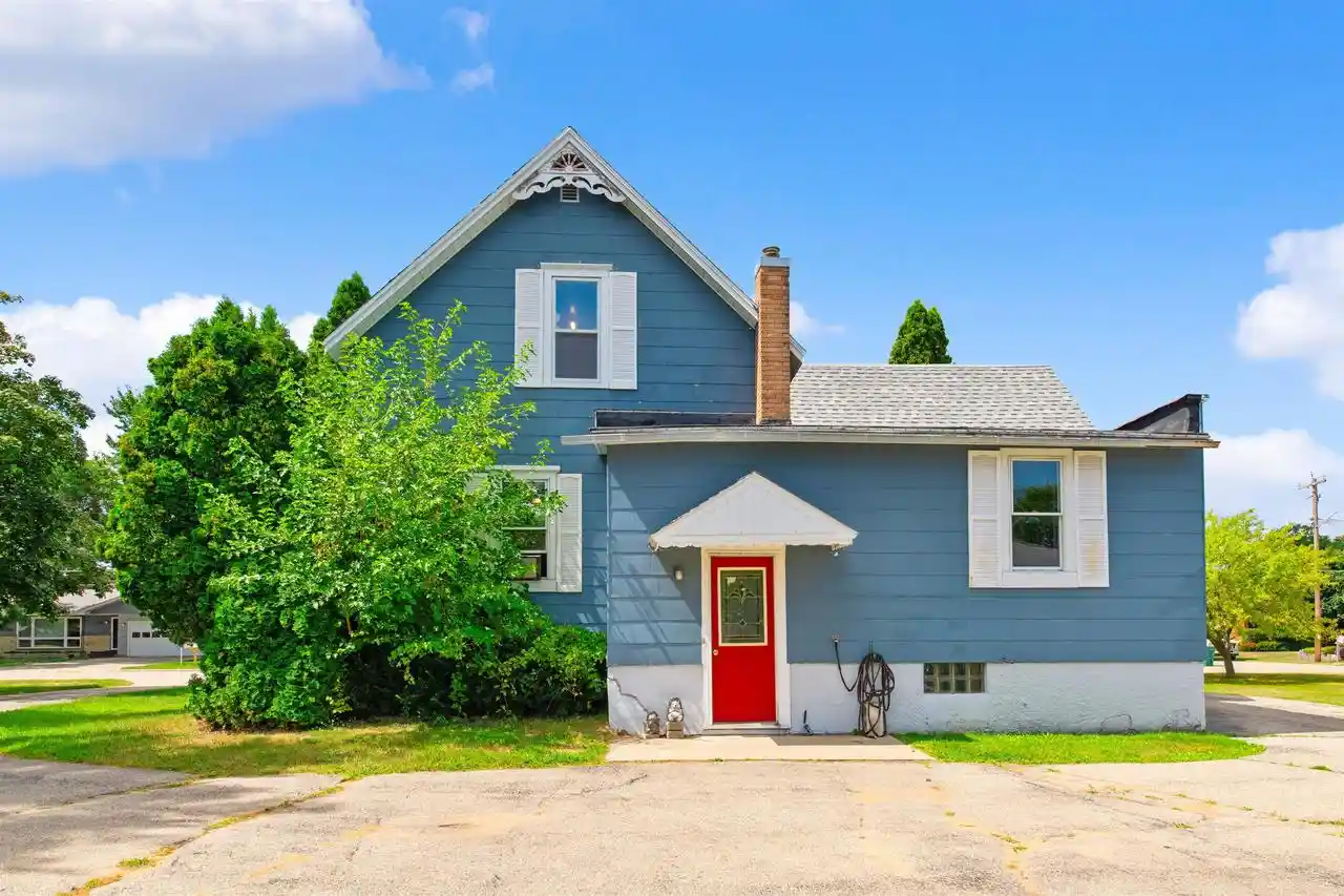 1st image of 2706 Shore Dr Dr, Marinette, WI 54143 | MLS# 50331278