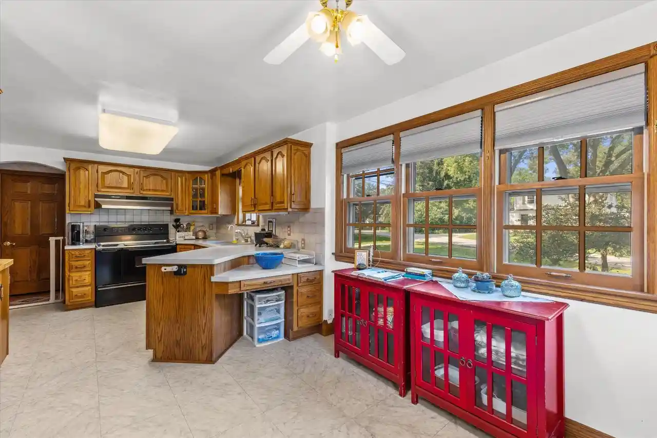 2nd image of 1636 S Triangle Avenue Avenue, New Berlin, WI 53151 | MLS# 1976998