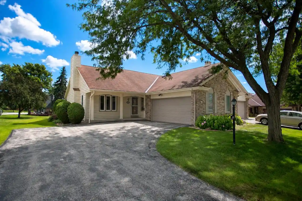1st image of 5360 S Cambridge Lane Lane, Milwaukee, WI 53221 | MLS# 1977001