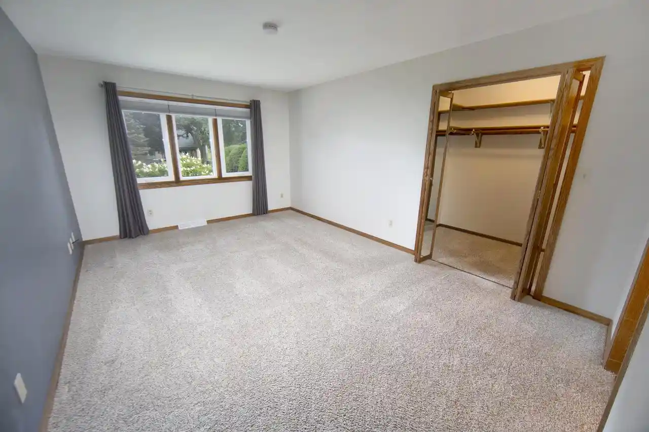 5th image of 5360 S Cambridge Lane Lane, Milwaukee, WI 53221 | MLS# 1977001