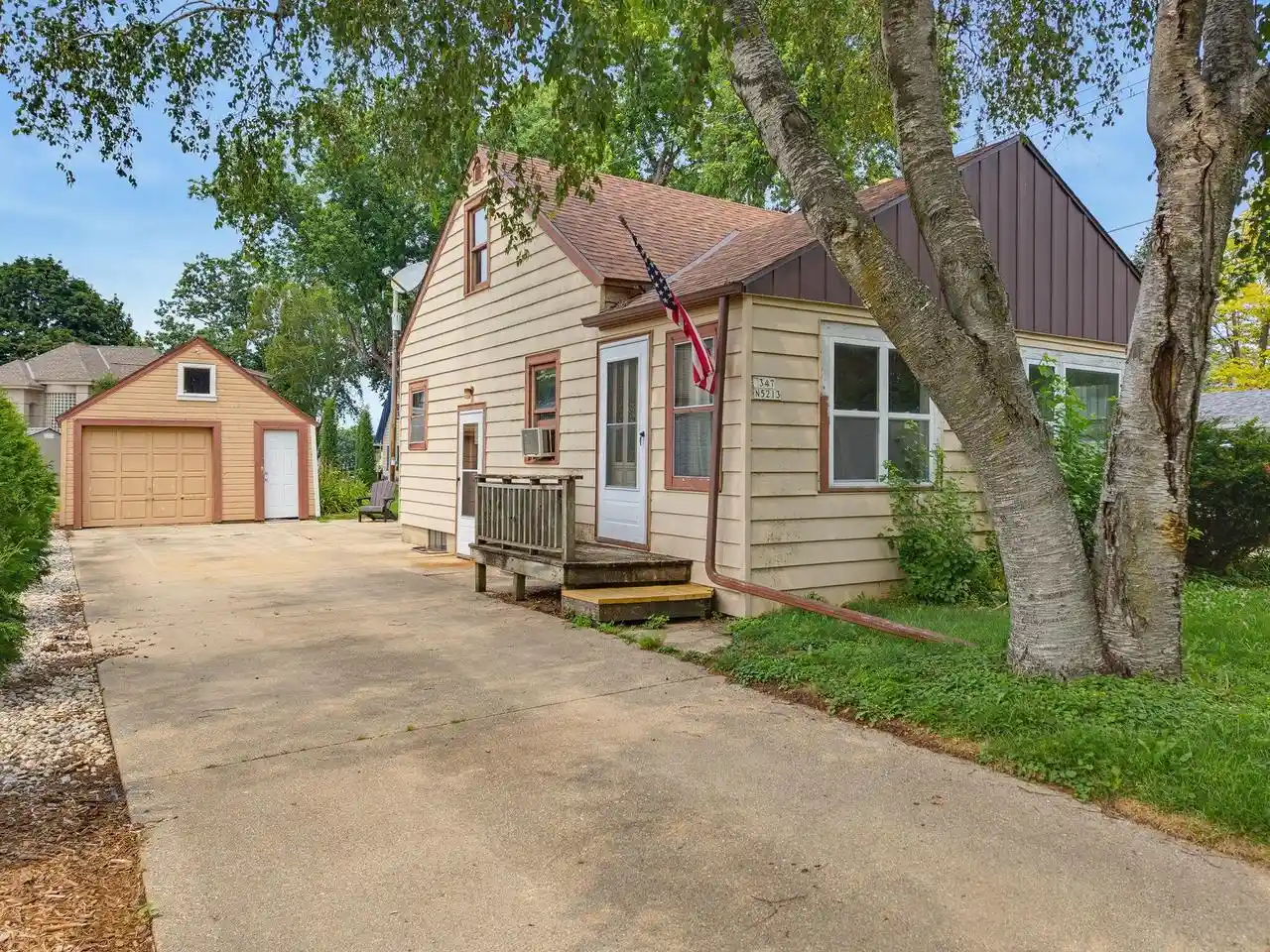 1st image of W347n5213 Elm Avenue Avenue, Okauchee, WI 53069 | MLS# 1977002