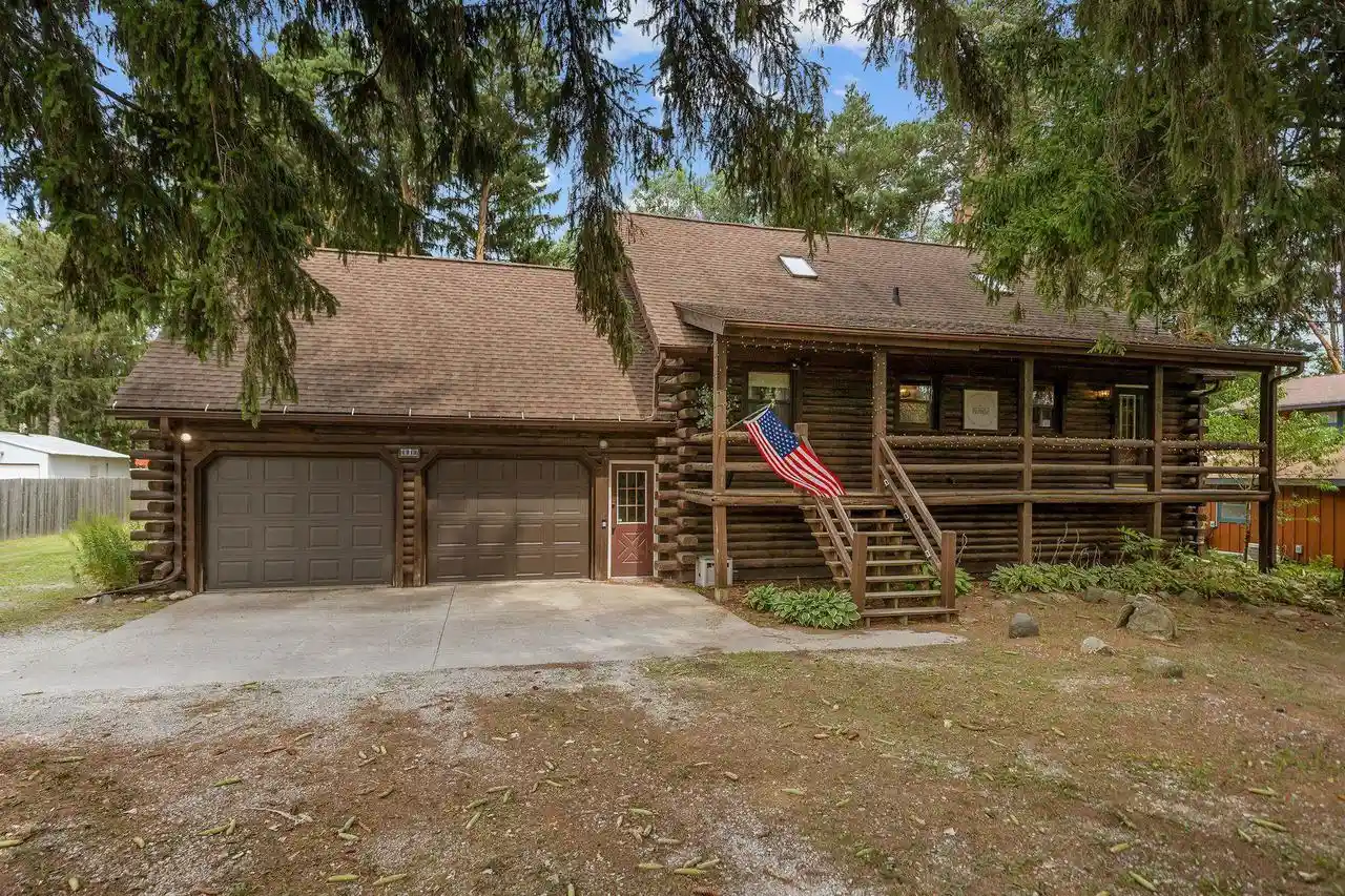Photo 1 of Single family home for sale at 1712 E Edgewood Dr Dr, Appleton, WI 54913 | MLS# 50331295 | Listing updated on 2026-09-14